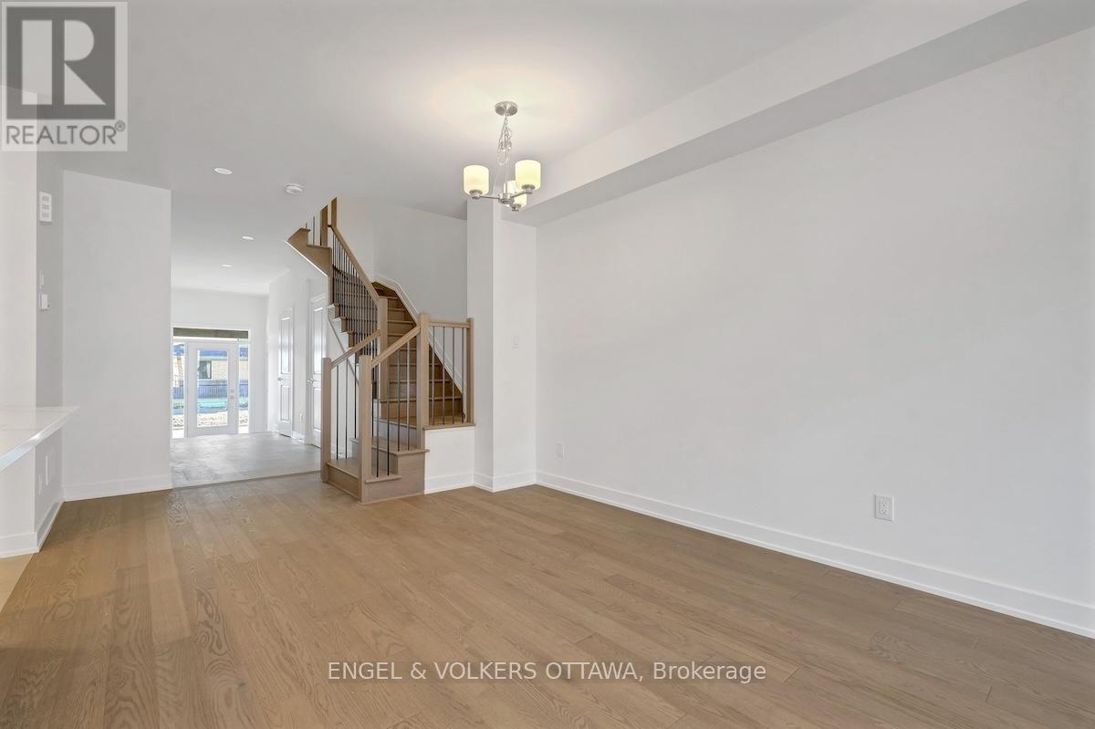 95 San Felice Circle, Ottawa, Ontario  K2S 2R9 - Photo 10 - X12448202