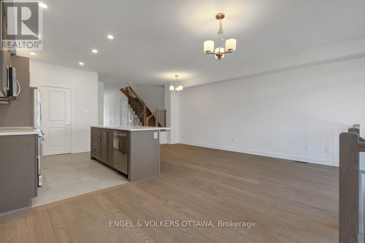 95 San Felice Circle, Ottawa, Ontario  K2S 2R9 - Photo 13 - X12448202
