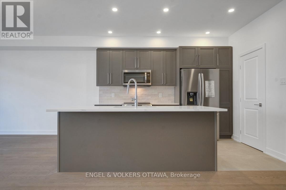 95 San Felice Circle, Ottawa, Ontario  K2S 2R9 - Photo 14 - X12448202