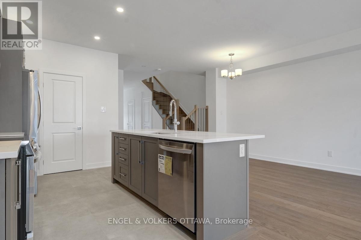 95 San Felice Circle, Ottawa, Ontario  K2S 2R9 - Photo 16 - X12448202