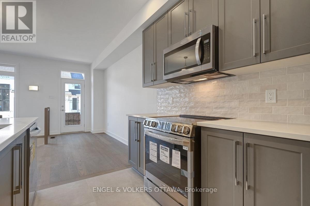 95 San Felice Circle, Ottawa, Ontario  K2S 2R9 - Photo 17 - X12448202