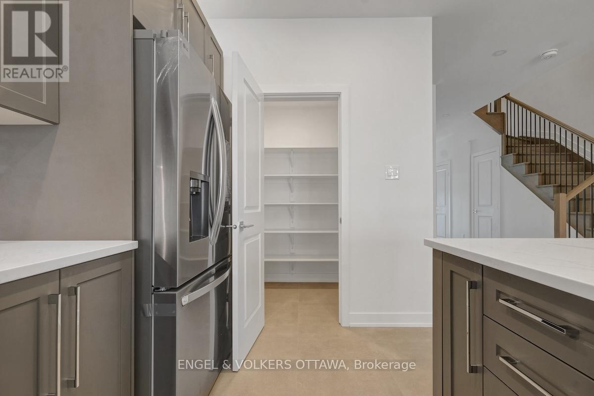 95 San Felice Circle, Ottawa, Ontario  K2S 2R9 - Photo 18 - X12448202