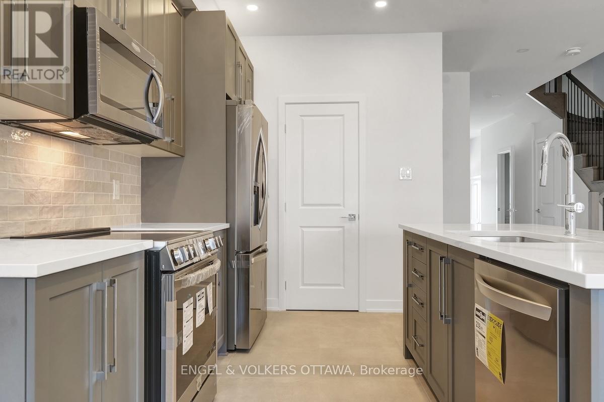 95 San Felice Circle, Ottawa, Ontario  K2S 2R9 - Photo 22 - X12448202