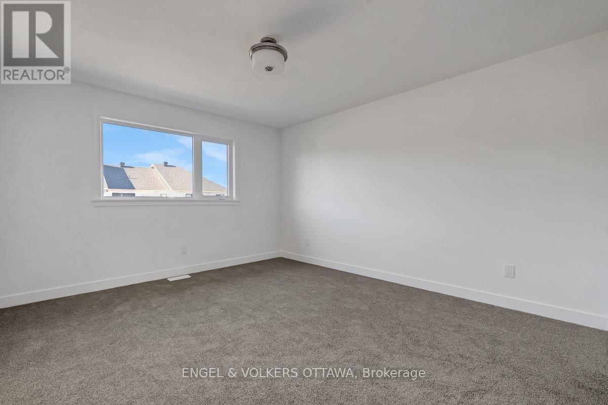 95 San Felice Circle, Ottawa, Ontario  K2S 2R9 - Photo 32 - X12448202