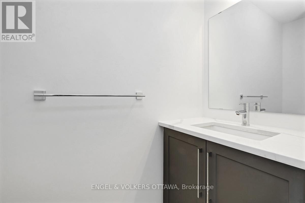 95 San Felice Circle, Ottawa, Ontario  K2S 2R9 - Photo 4 - X12448202