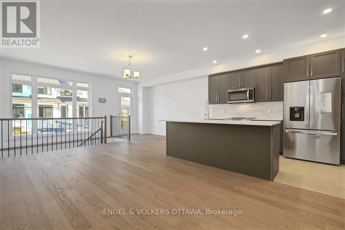 95 San Felice Circle, Ottawa, Ontario  K2S 2R9 - Photo 6 - X12448202