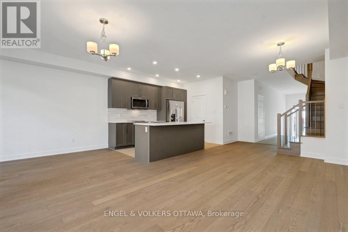 95 San Felice Circle, Ottawa, Ontario  K2S 2R9 - Photo 8 - X12448202
