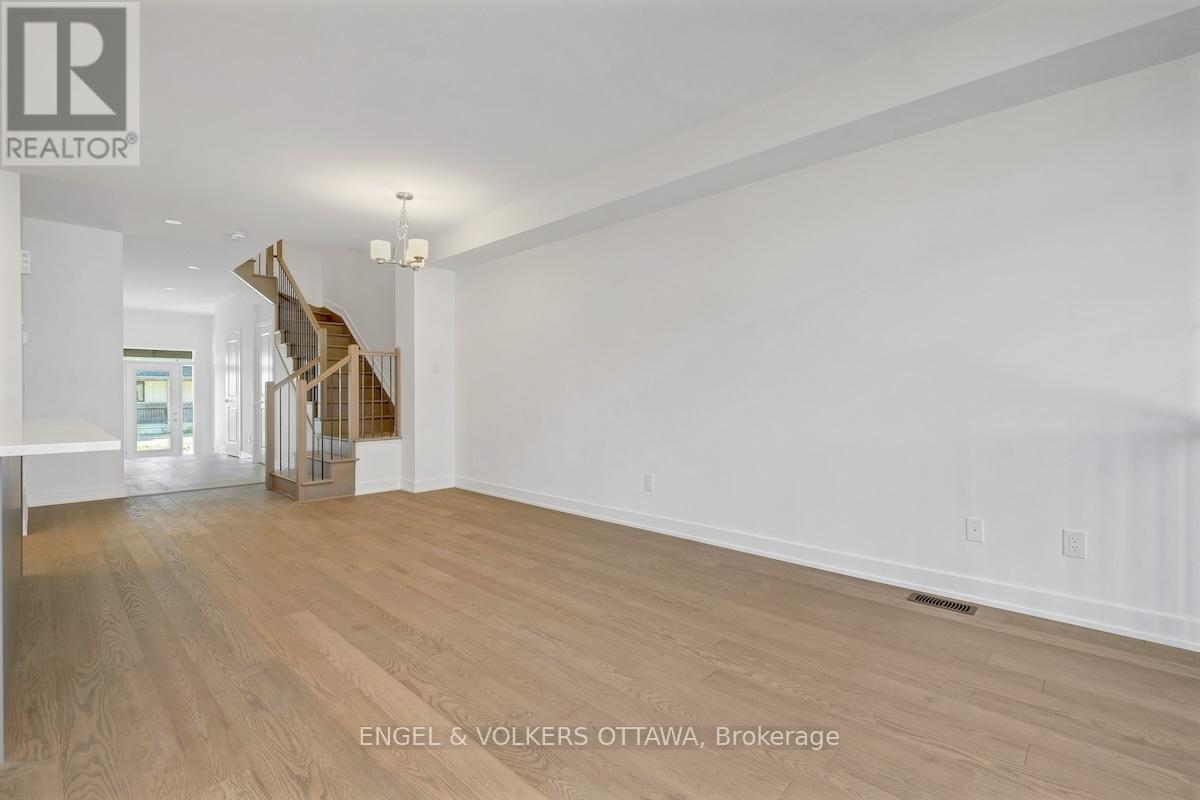 95 San Felice Circle, Ottawa, Ontario  K2S 2R9 - Photo 9 - X12448202