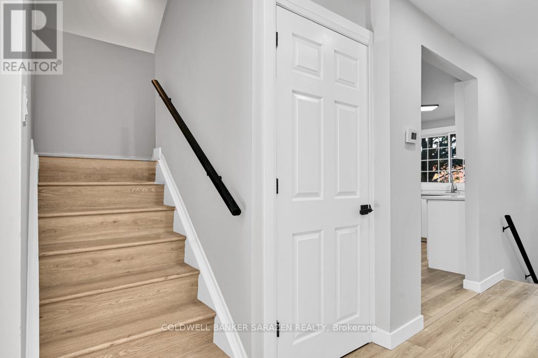 54 Greenboro Crescent, Ottawa, Ontario  K1T 1W6 - Photo 4 - X12448219