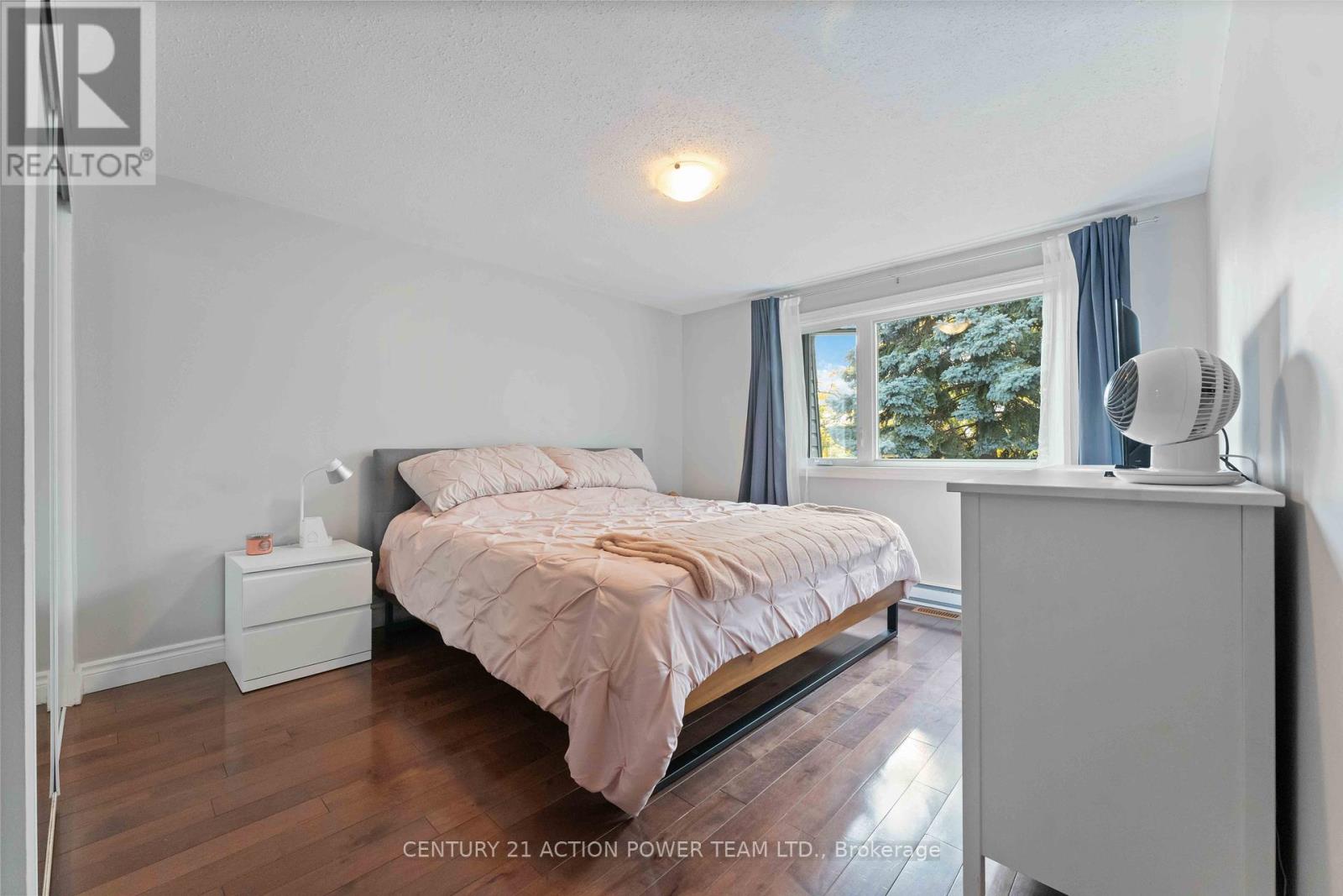 1361 Marigold Crescent, Ottawa, Ontario  K1B 5E7 - Photo 11 - X12448254