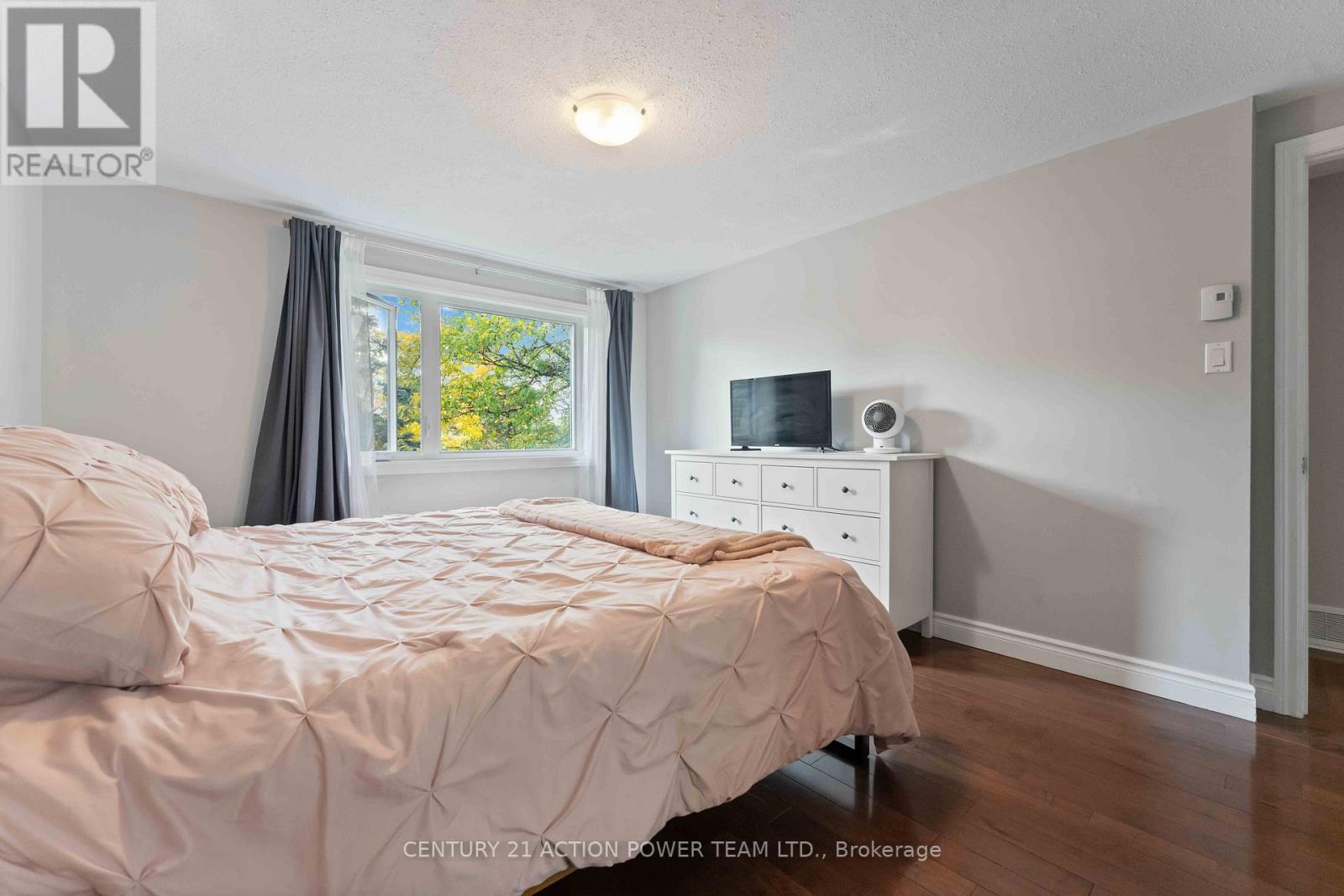 1361 Marigold Crescent, Ottawa, Ontario  K1B 5E7 - Photo 12 - X12448254