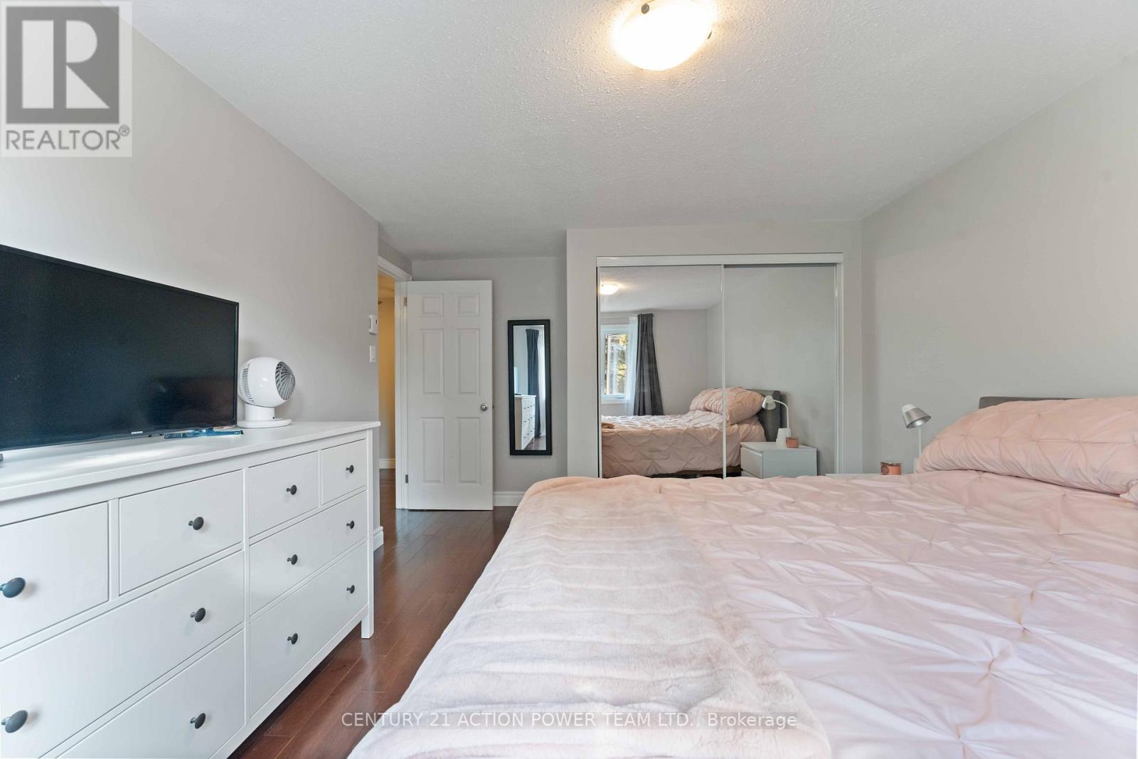 1361 Marigold Crescent, Ottawa, Ontario  K1B 5E7 - Photo 14 - X12448254