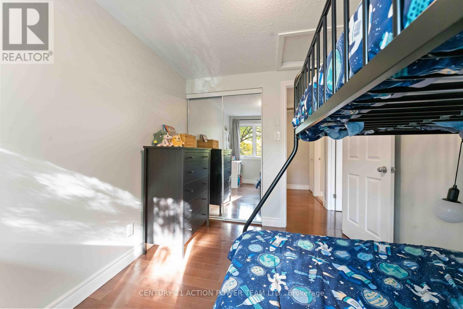 1361 Marigold Crescent, Ottawa, Ontario  K1B 5E7 - Photo 18 - X12448254