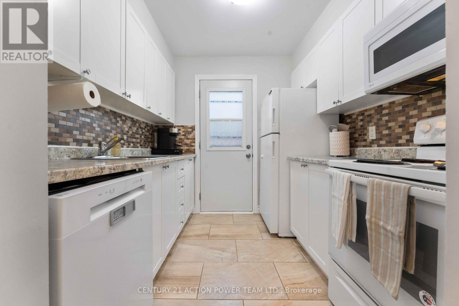 1361 Marigold Crescent, Ottawa, Ontario  K1B 5E7 - Photo 24 - X12448254