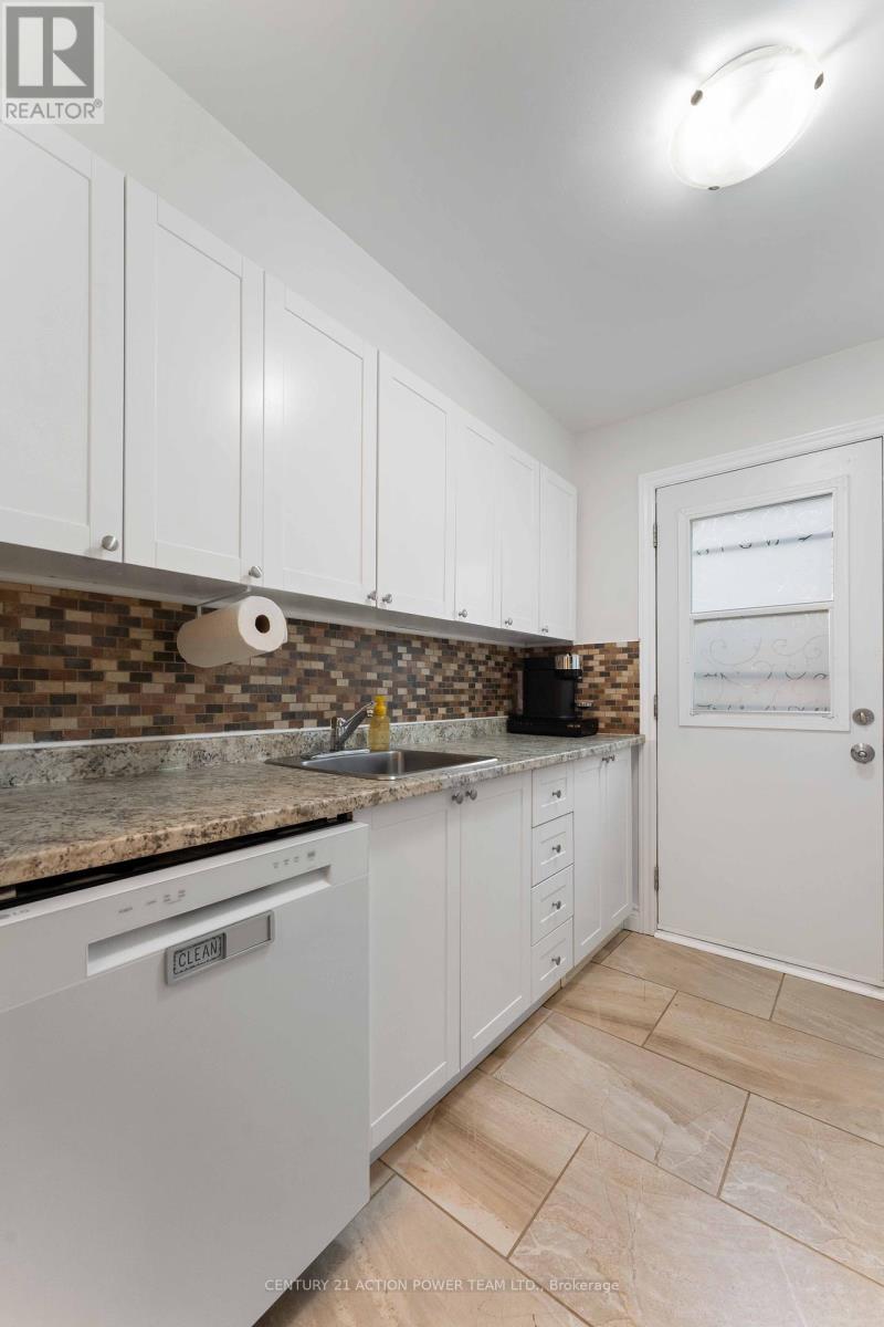 1361 Marigold Crescent, Ottawa, Ontario  K1B 5E7 - Photo 27 - X12448254