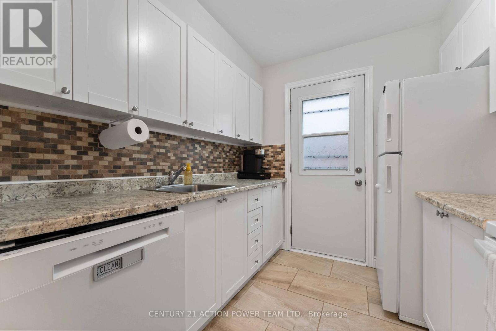 1361 Marigold Crescent, Ottawa, Ontario  K1B 5E7 - Photo 28 - X12448254