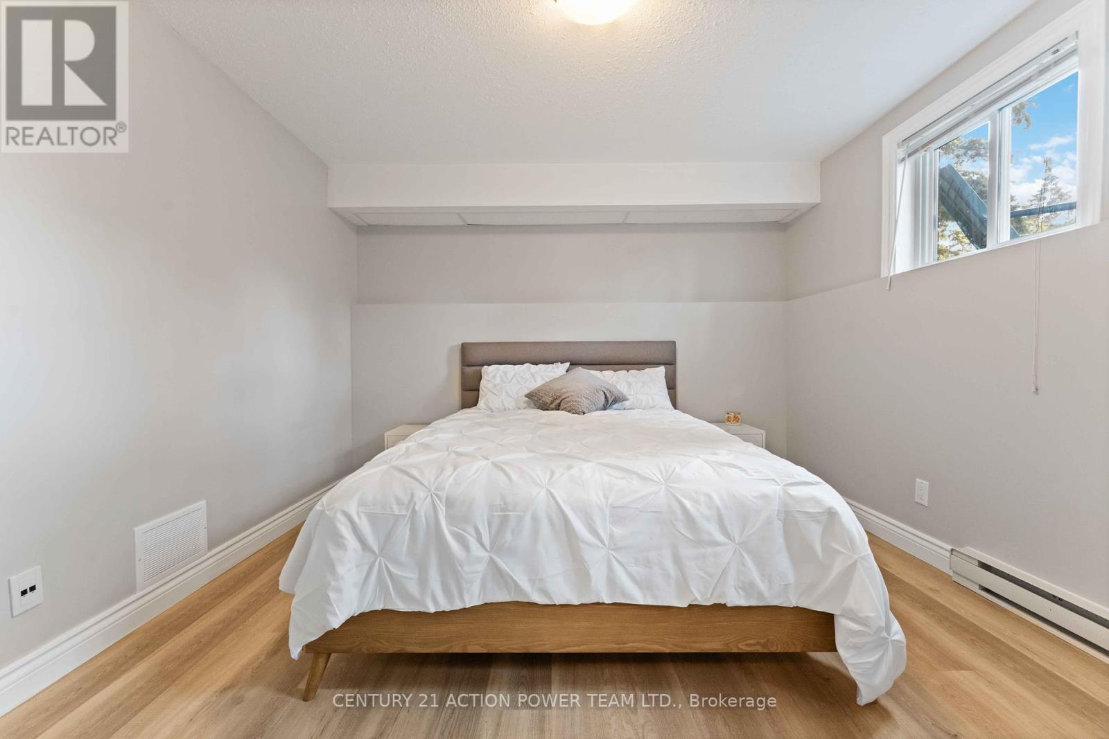 1361 Marigold Crescent, Ottawa, Ontario  K1B 5E7 - Photo 33 - X12448254