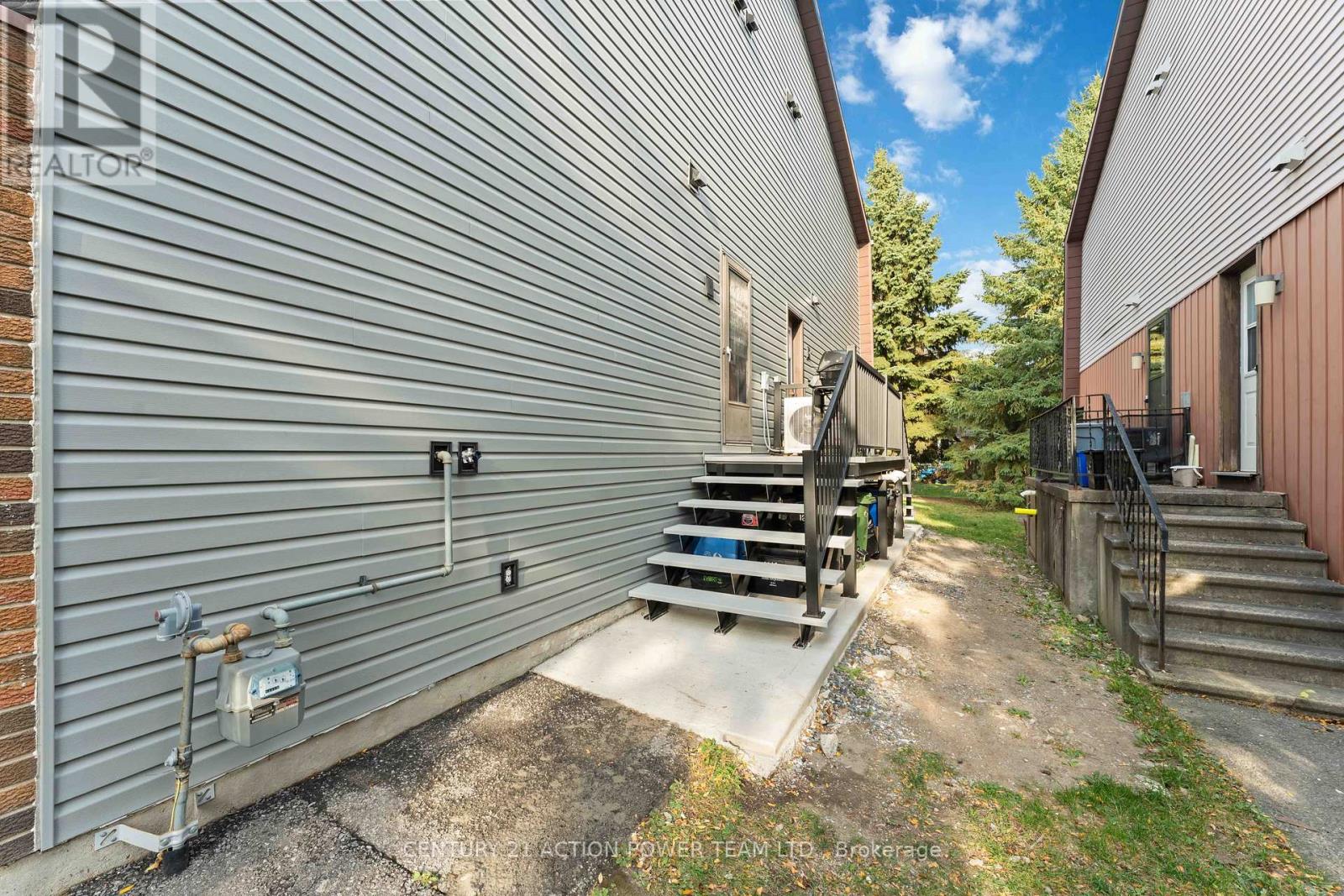 1361 Marigold Crescent, Ottawa, Ontario  K1B 5E7 - Photo 41 - X12448254