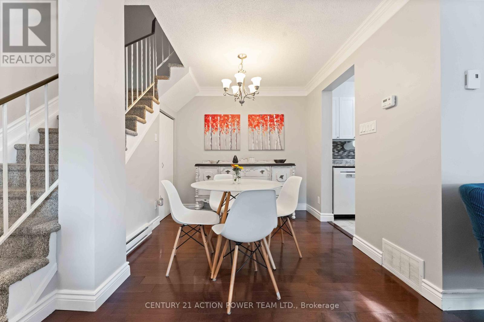 1361 Marigold Crescent, Ottawa, Ontario  K1B 5E7 - Photo 9 - X12448254