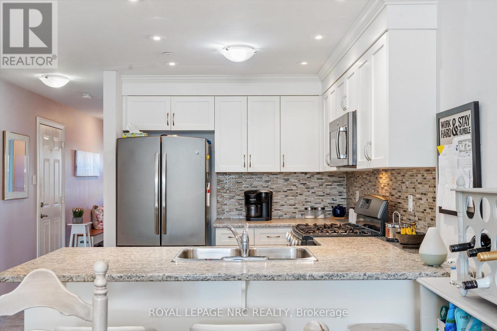 66 Oliver Lane, St. Catharines, Ontario  L2P 0E4 - Photo 12 - X12448221