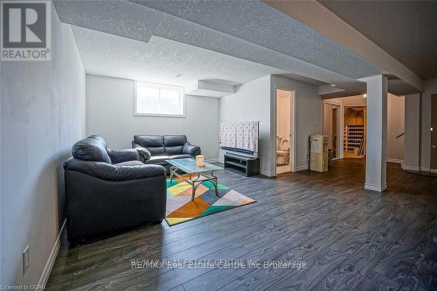 39 Mcarthur Drive, Guelph (Pineridge/westminster Woods), Ontario  N1L 1S2 - Photo 22 - X12448177