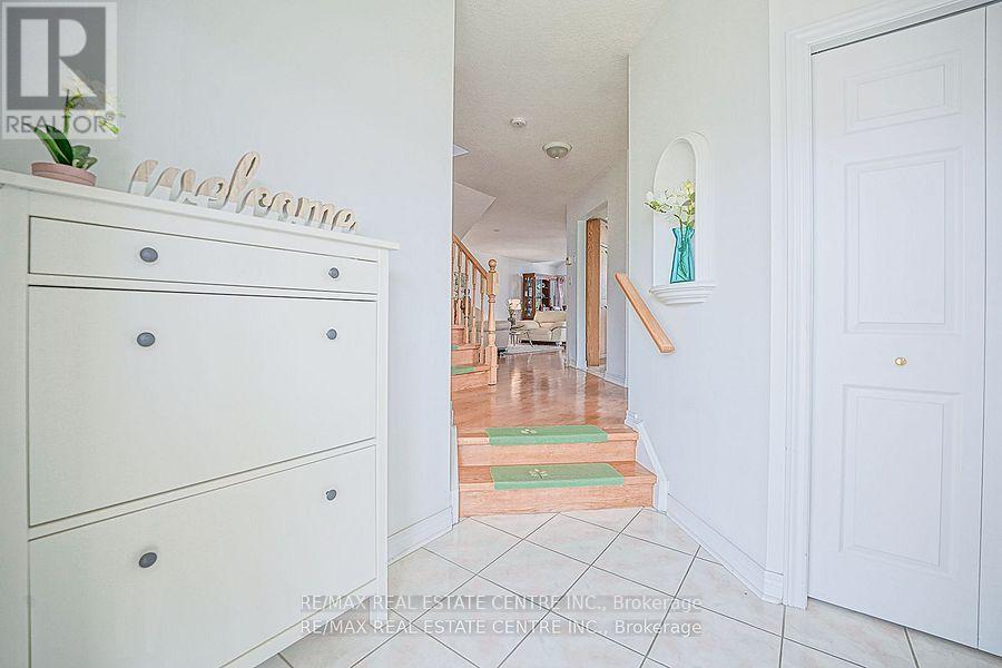 39 Mcarthur Drive, Guelph (Pineridge/westminster Woods), Ontario  N1L 1S2 - Photo 3 - X12448177