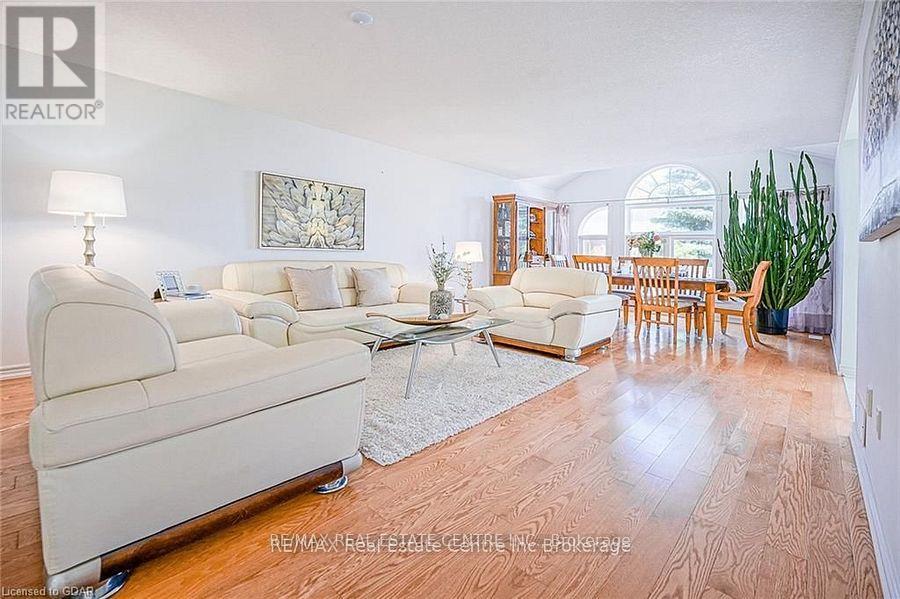 39 Mcarthur Drive, Guelph (Pineridge/westminster Woods), Ontario  N1L 1S2 - Photo 4 - X12448177
