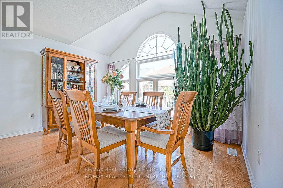 39 Mcarthur Drive, Guelph (Pineridge/westminster Woods), Ontario  N1L 1S2 - Photo 5 - X12448177