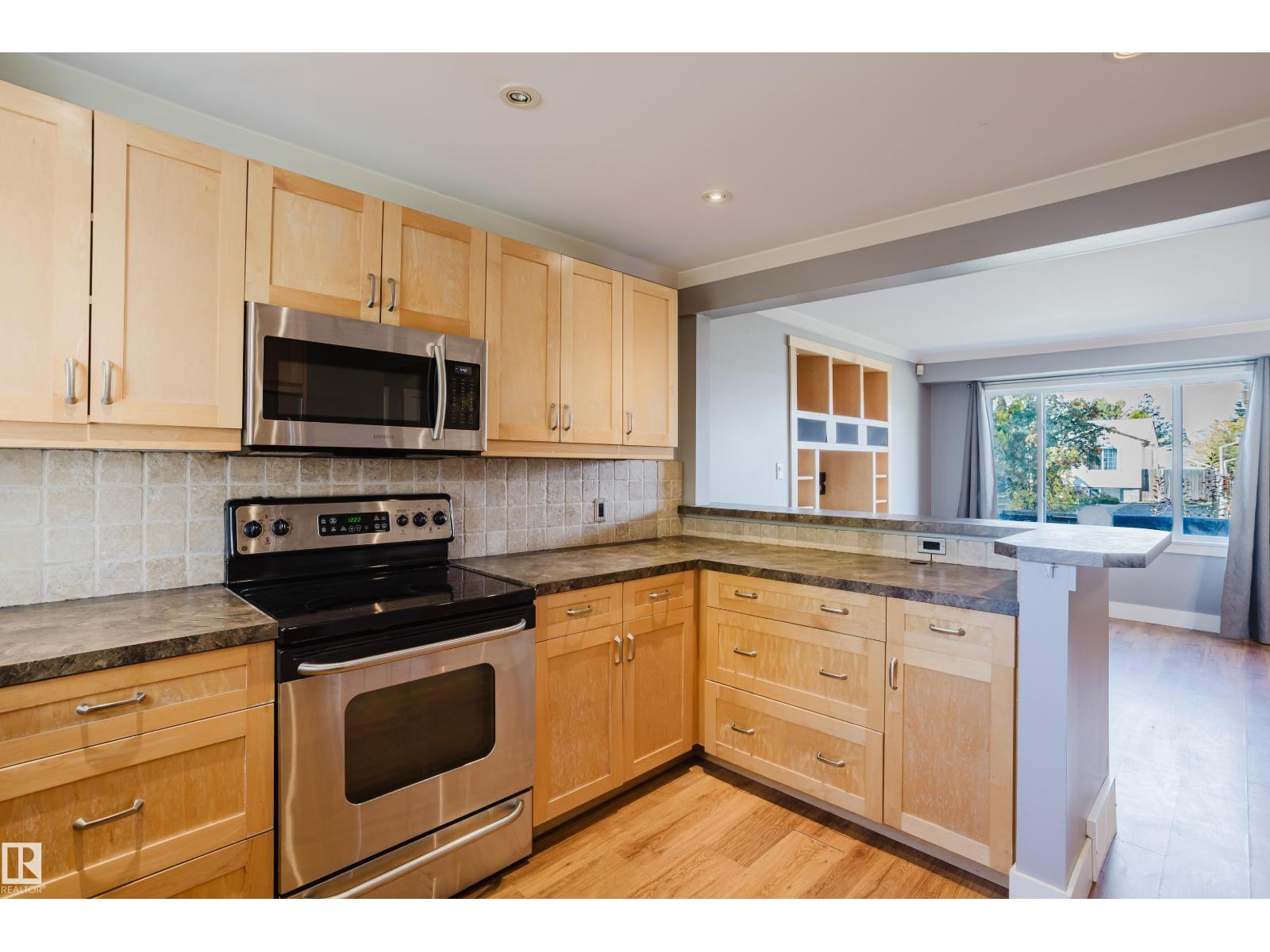 9727 161 St Nw, Edmonton, Alberta  T5P 3H3 - Photo 4 - E4459585