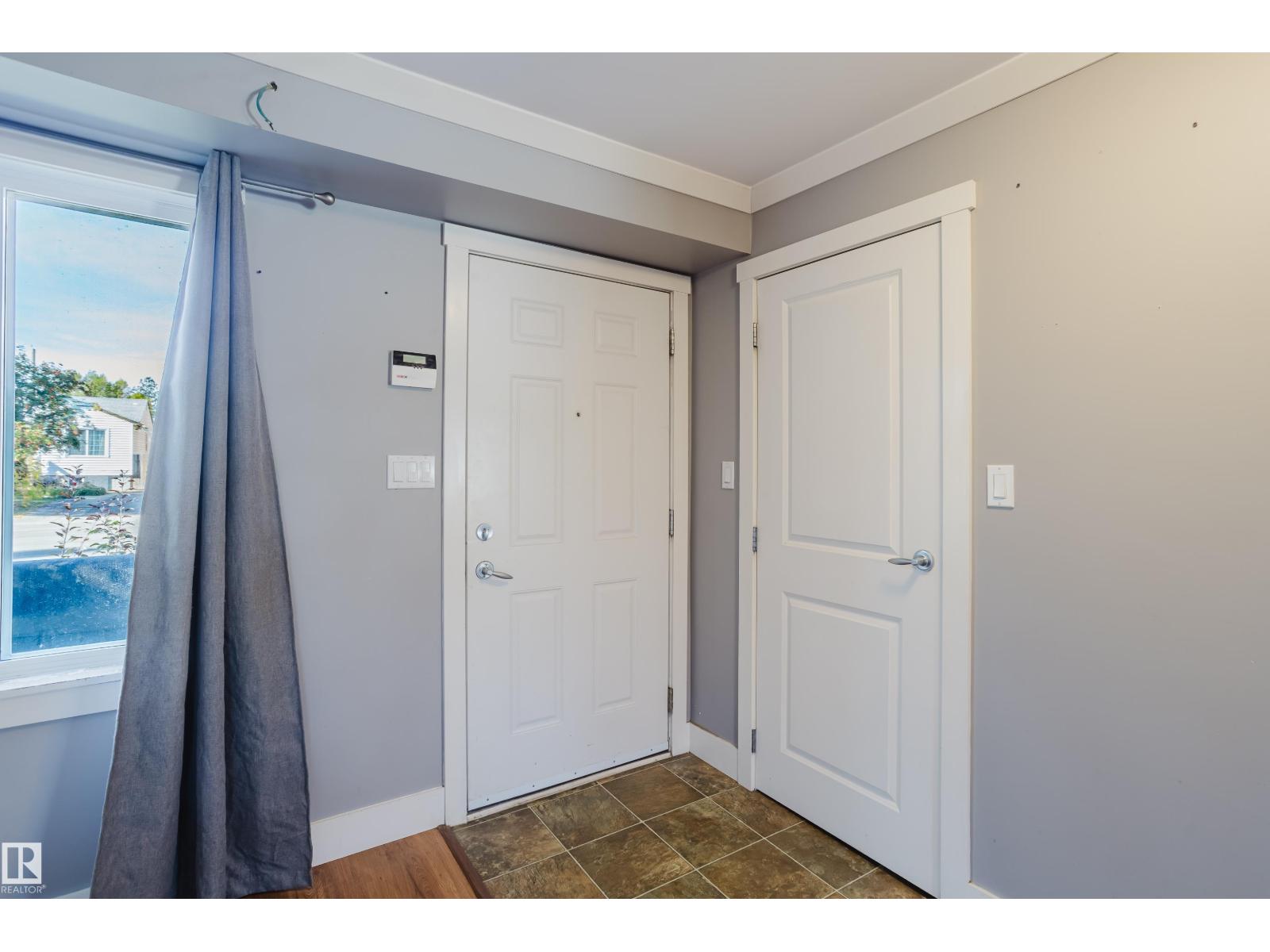 9727 161 St Nw, Edmonton, Alberta  T5P 3H3 - Photo 6 - E4459585