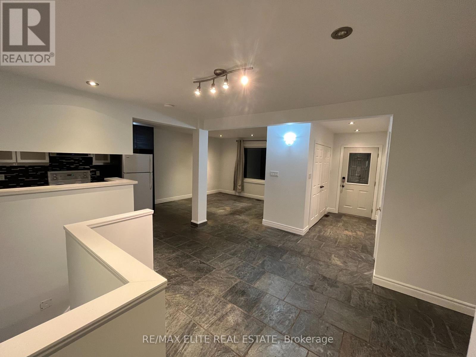 MAIN UNIT ( BST & UPPER) - 16 CARTIER CRESCENT, Richmond Hill, Ontario