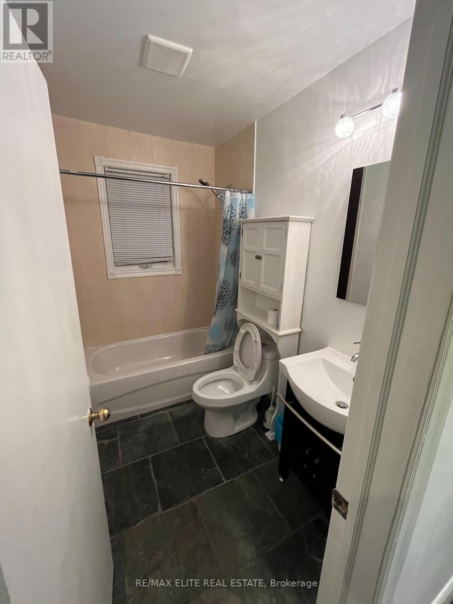 Main Unit ( Bst & Upper) - 16 Cartier Crescent, Richmond Hill, Ontario  L4C 2N1 - Photo 3 - N12444862