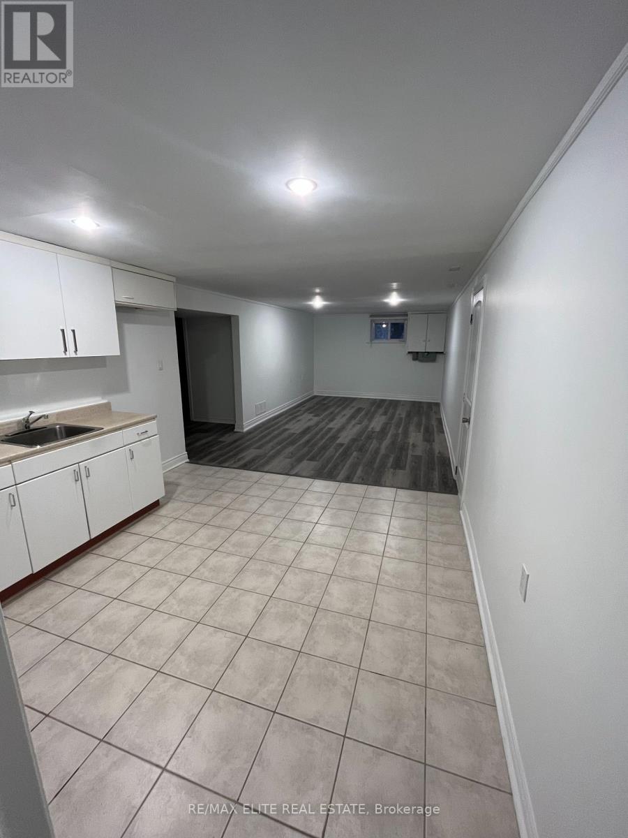 Main Unit ( Bst & Upper) - 16 Cartier Crescent, Richmond Hill, Ontario  L4C 2N1 - Photo 6 - N12444862