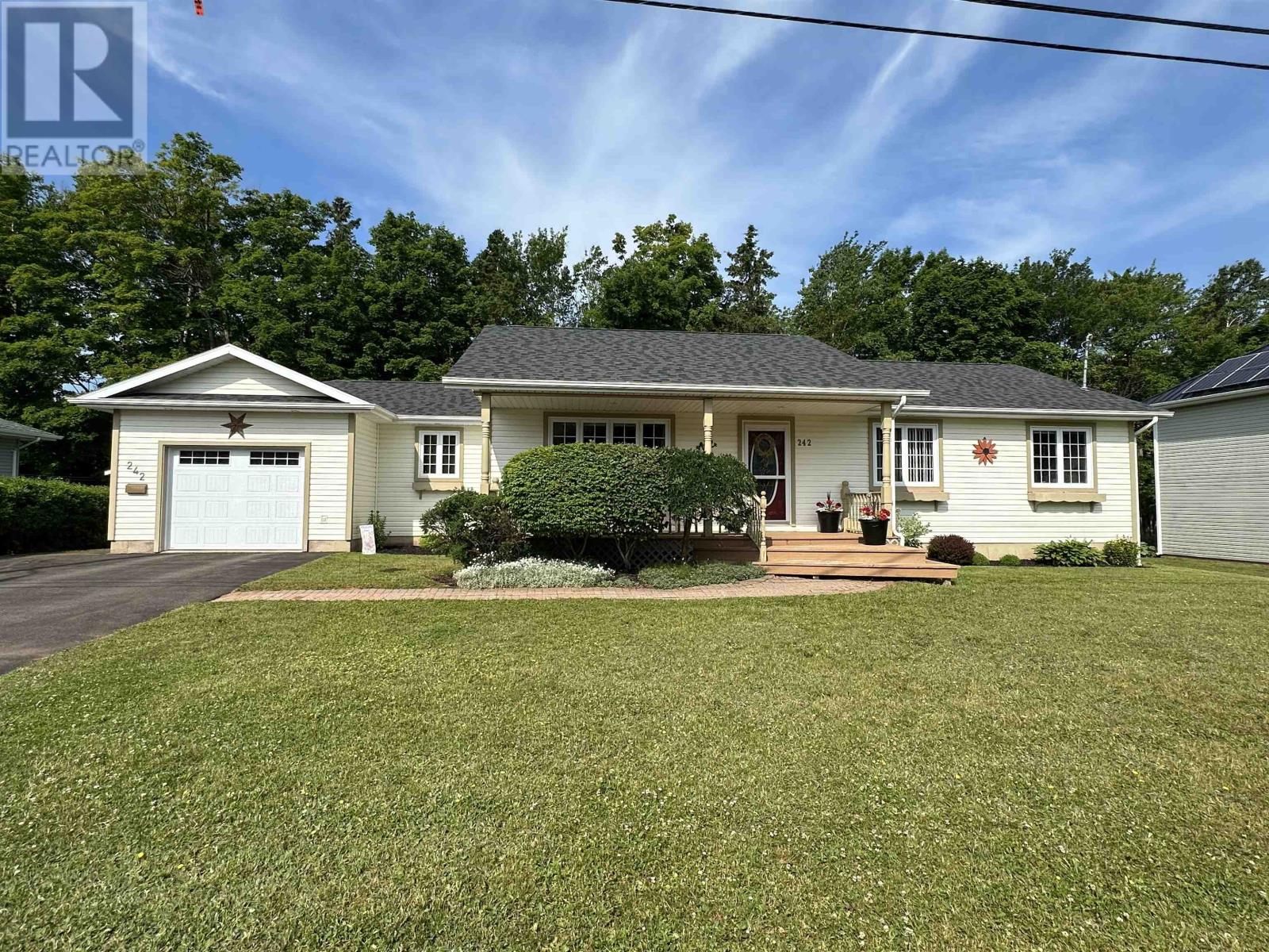 242 Colin Avenue, Summerside, Prince Edward Island  C1N 5W5 - Photo 1 - 202525260