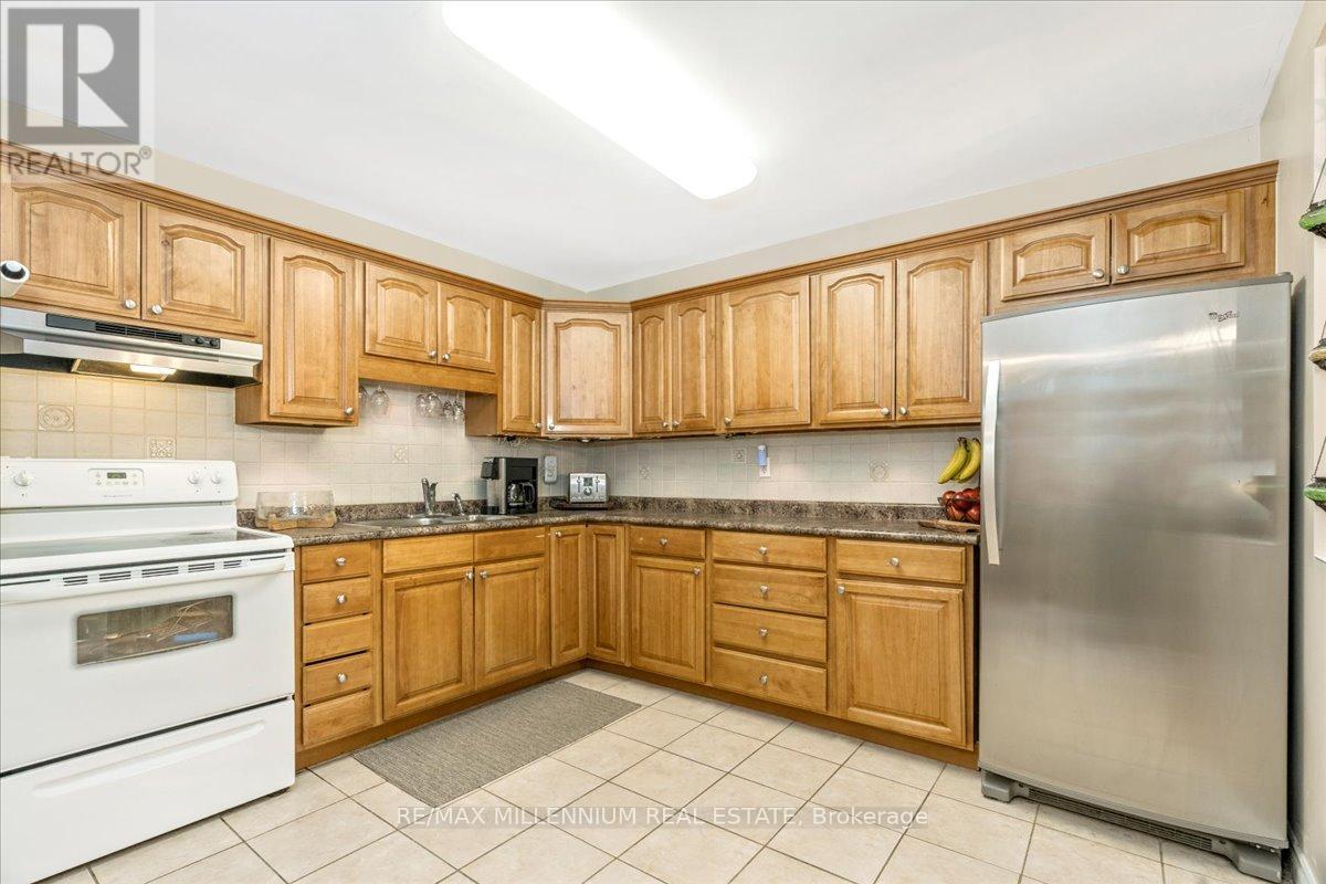 14 - 25 Pebble Byway, Toronto (Hillcrest Village), Ontario  M2H 3J6 - Photo 6 - C12448224