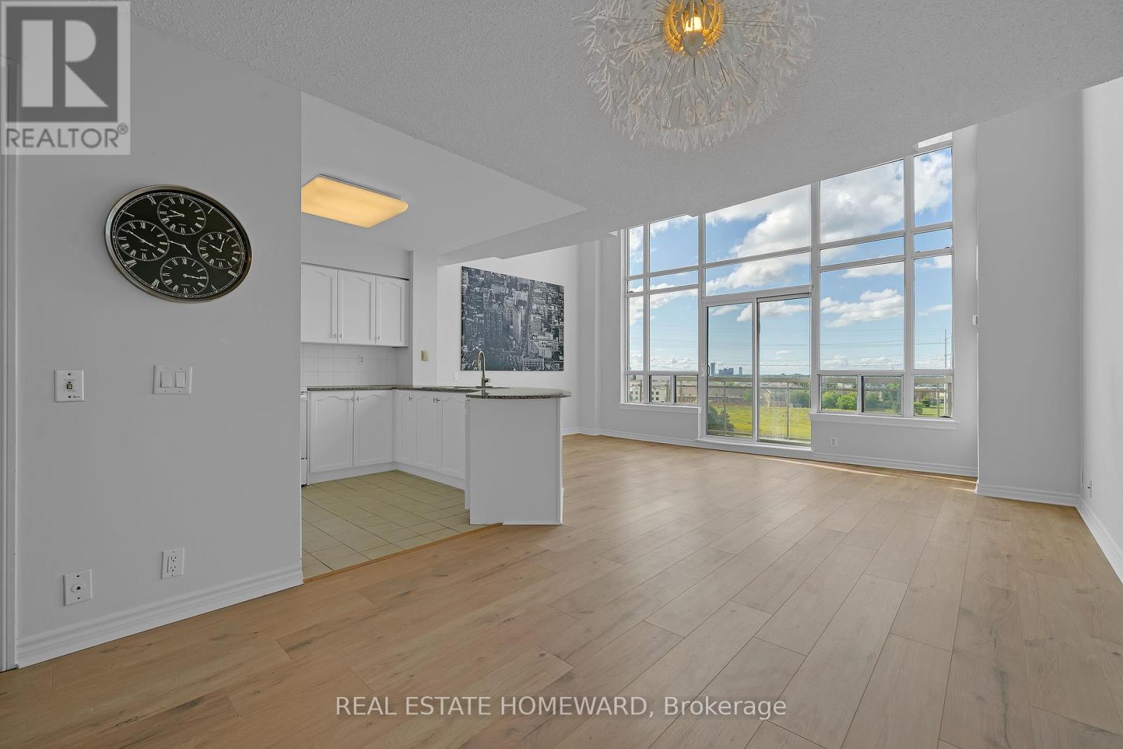 812 - 1720 Eglinton Avenue E, Toronto, Ontario  M4A 2X8 - Photo 10 - C12448239