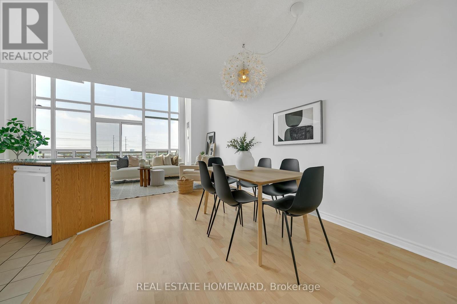 812 - 1720 Eglinton Avenue E, Toronto, Ontario  M4A 2X8 - Photo 4 - C12448239