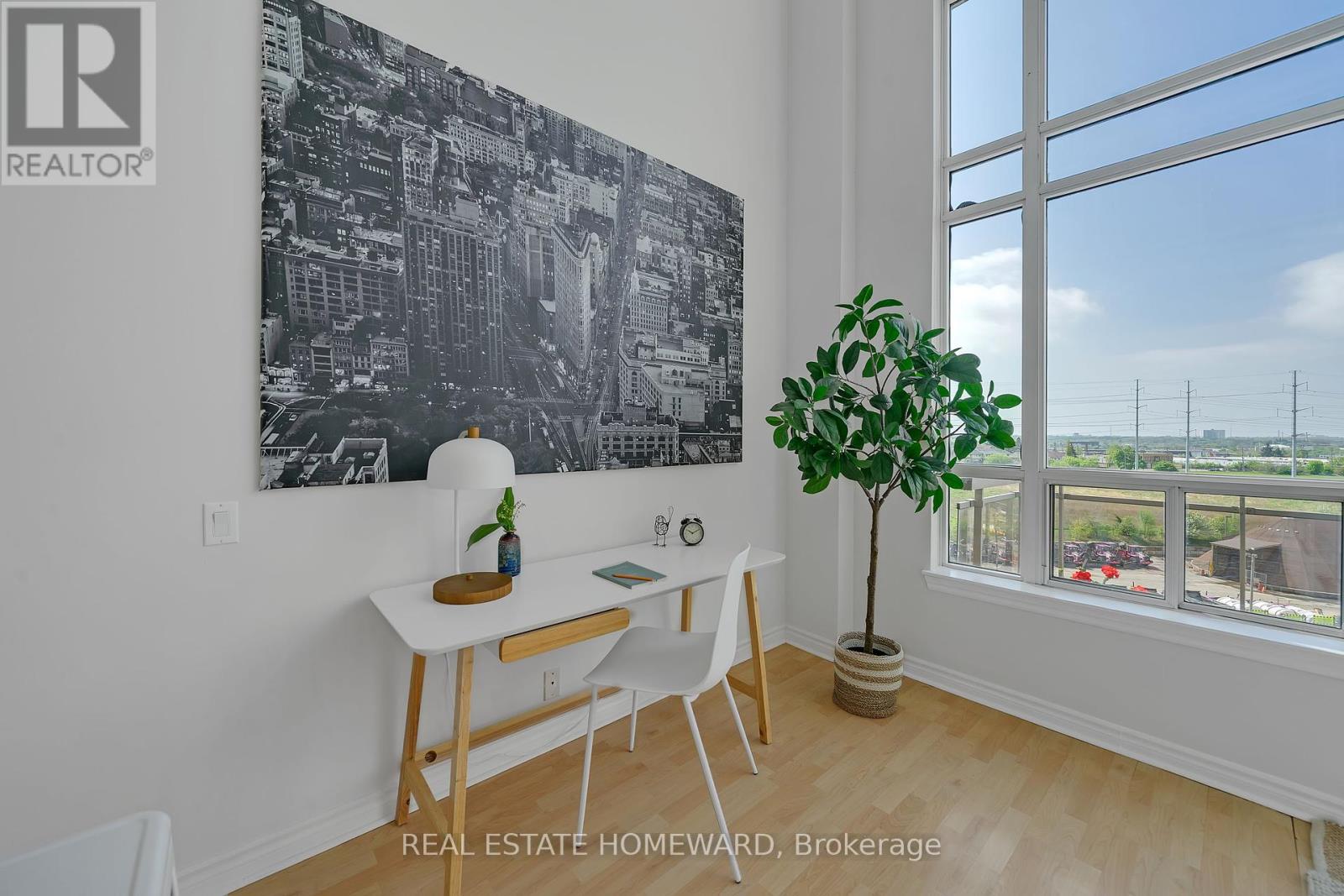 812 - 1720 Eglinton Avenue E, Toronto, Ontario  M4A 2X8 - Photo 5 - C12448239