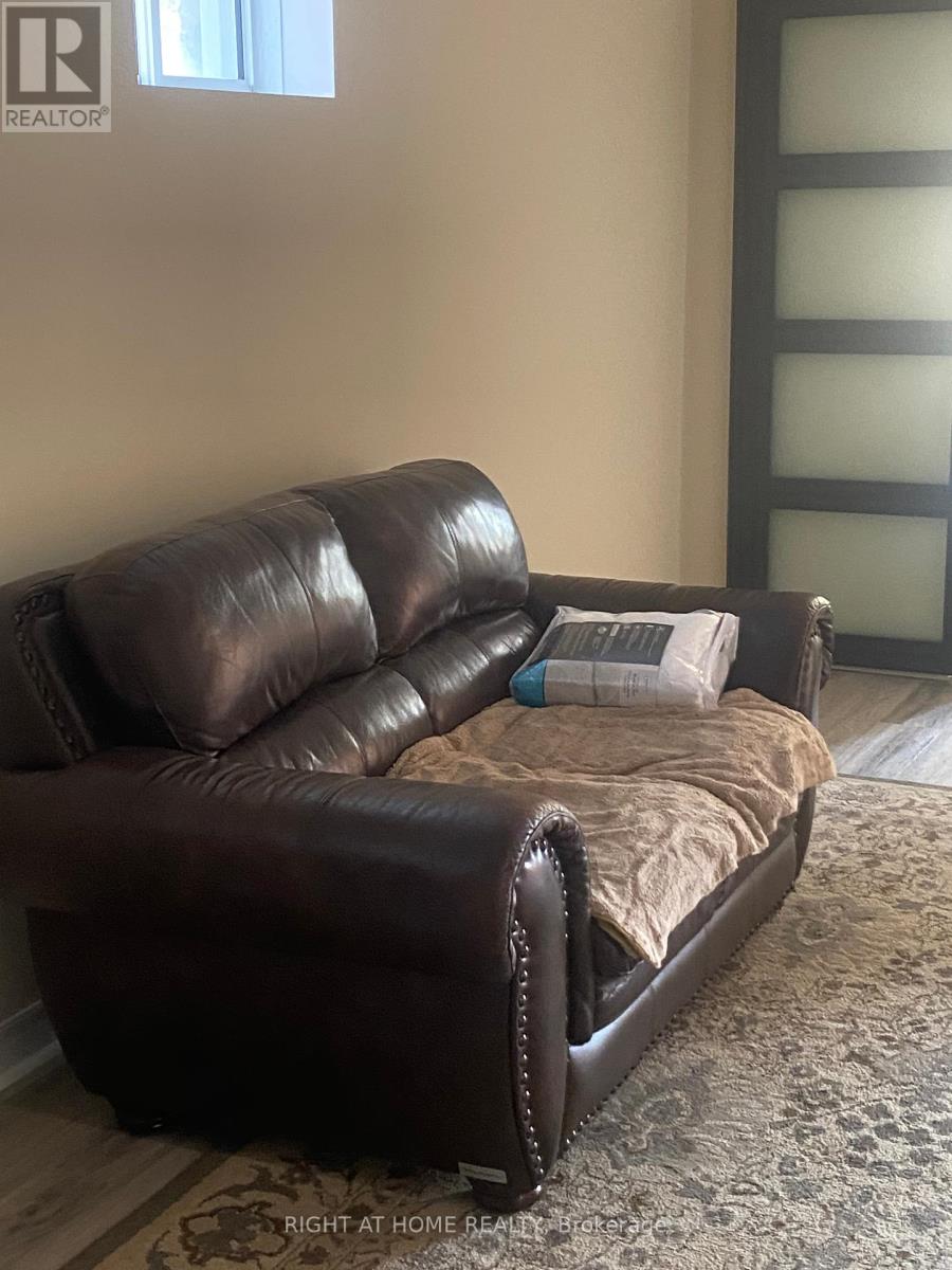 131 Walter Sinclair Court, Richmond Hill, Ontario  L4E 0X4 - Photo 6 - N12448233