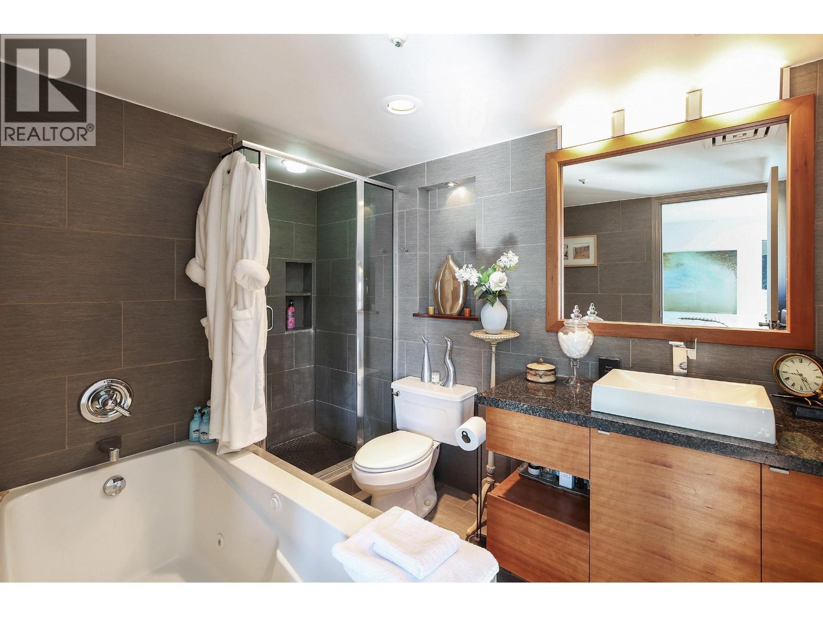 Ph 1268 W Broadway, Vancouver, British Columbia  V6H 1G6 - Photo 16 - R3054109