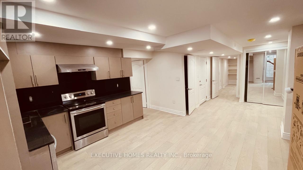 444 Grindstone Trail, Oakville, Ontario  L6H 0S3 - Photo 2 - W12448203