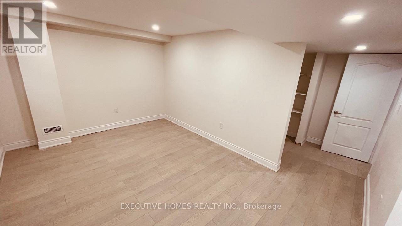 444 Grindstone Trail, Oakville, Ontario  L6H 0S3 - Photo 5 - W12448203