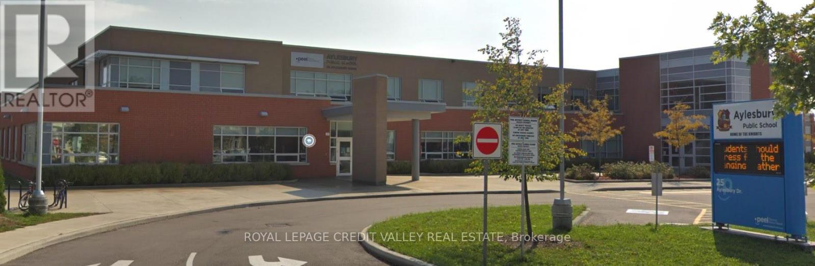 310 - 225 Veterans Drive, Brampton, Ontario  L6Z 0E6 - Photo 9 - W12448211