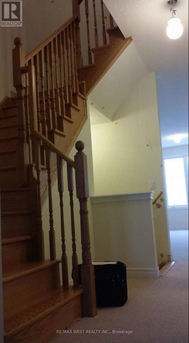 90 Sky Harbour Drive, Brampton, Ontario  L6Y 0V3 - Photo 3 - W12448212