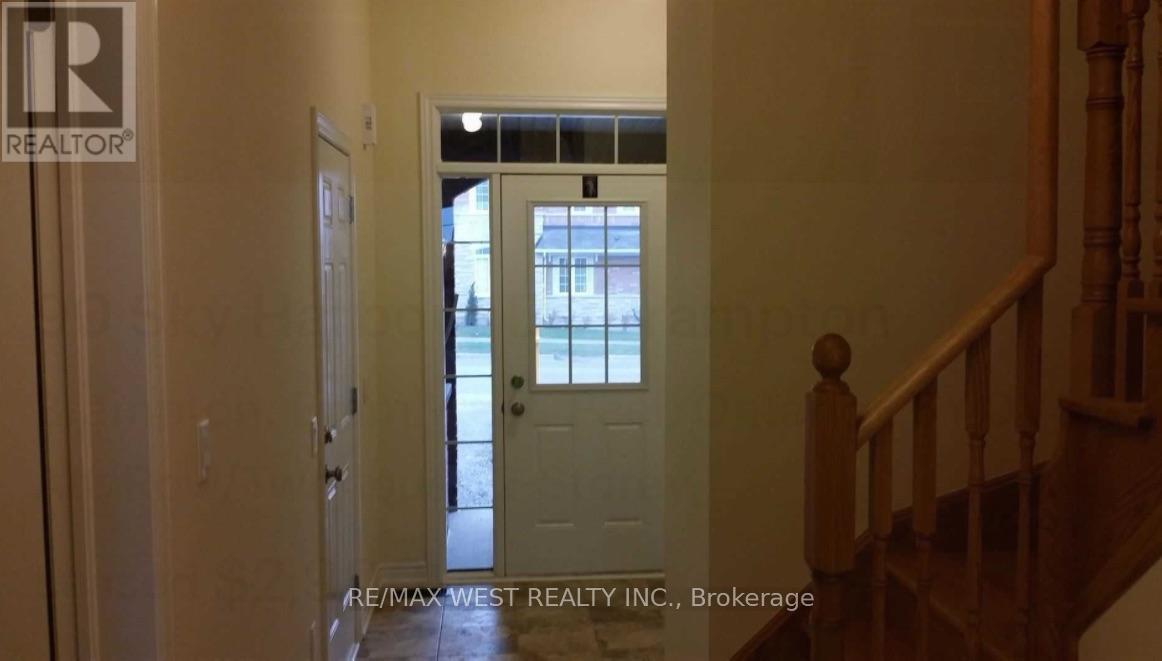 90 Sky Harbour Drive, Brampton, Ontario  L6Y 0V3 - Photo 4 - W12448212