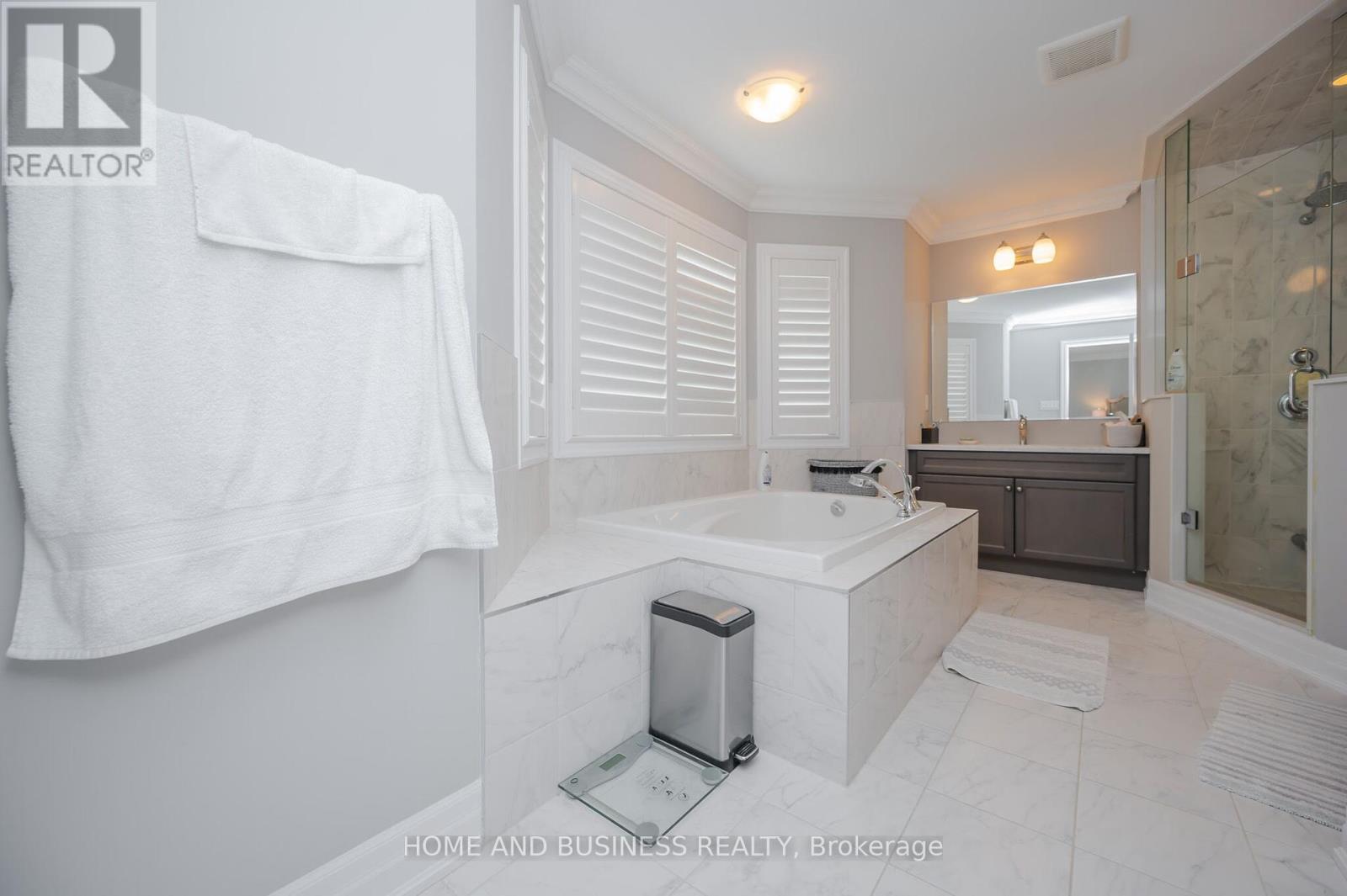 3357 Mintwood Circle, Oakville, Ontario  L6H 0N6 - Photo 14 - W12448216