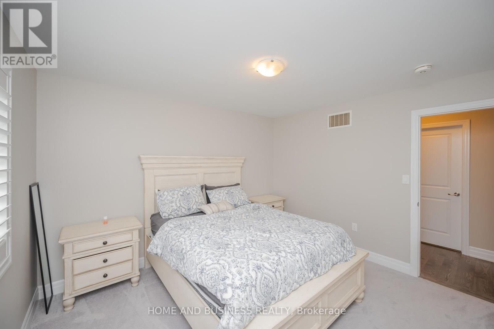 3357 Mintwood Circle, Oakville, Ontario  L6H 0N6 - Photo 19 - W12448216