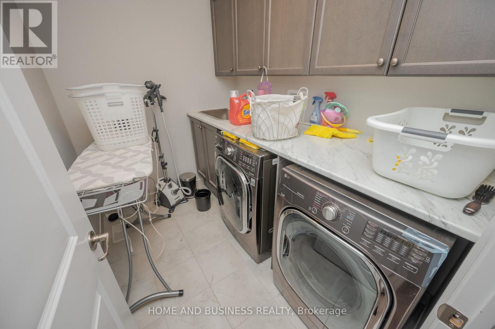 3357 Mintwood Circle, Oakville, Ontario  L6H 0N6 - Photo 20 - W12448216