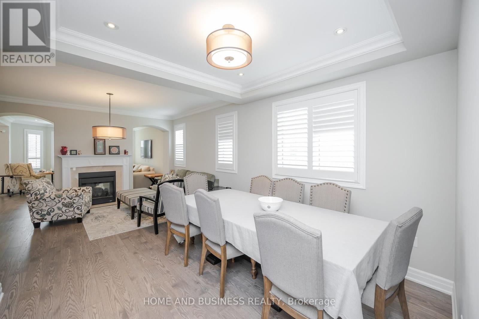 3357 Mintwood Circle, Oakville, Ontario  L6H 0N6 - Photo 3 - W12448216