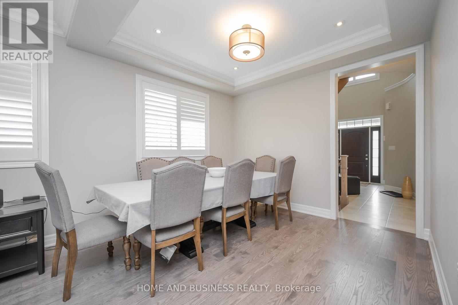 3357 Mintwood Circle, Oakville, Ontario  L6H 0N6 - Photo 4 - W12448216